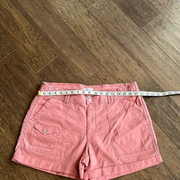 NWOT Women's Pink Casual Shorts - Picture 3 of 6